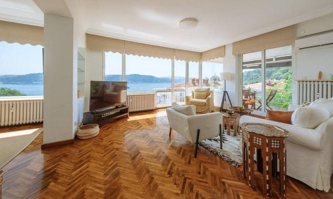 Bebek Apartamento | This apartment is a 3 bedroom(s), 1.5 bathrooms, located in Beşiktaş, İstanbul.