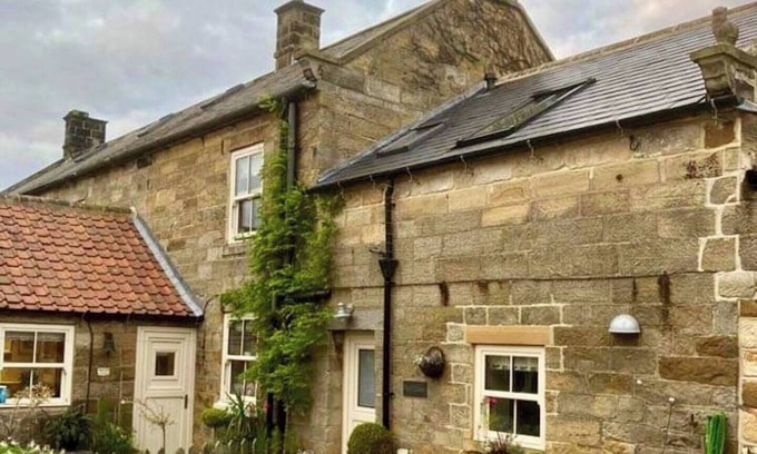 Aislaby Casa | This barn is a 1 bedroom(s), 1 bathrooms, located in Sleights, England.