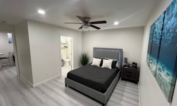 Willmore Casa | This basement apartment has its own private entrance. Near downtown Long Beach