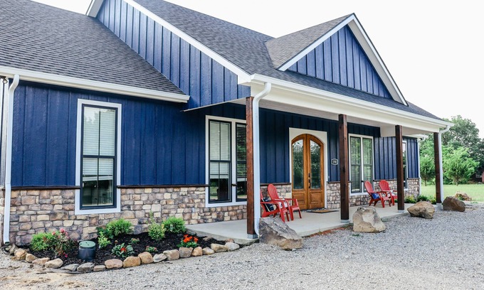 Mead Casa | This beautiful spacious new home is perfect for group trips or family getaways.