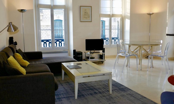 Carabacel Apartamento | Este amplio y luminoso apartamento está situado en el corazón de la ciudad.