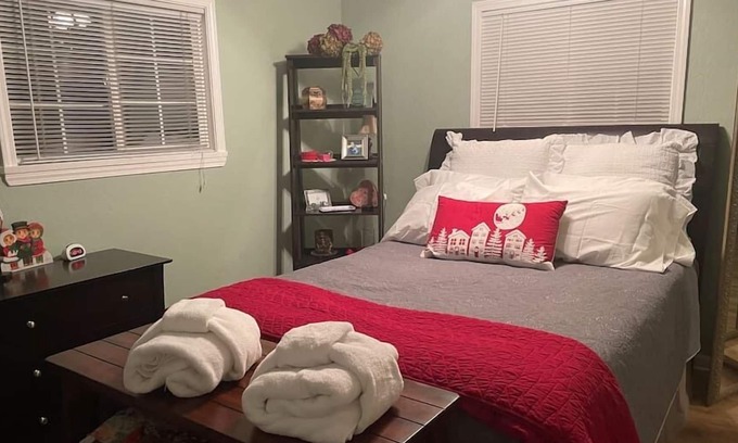 North Auburn Casa | This bungalow is a 1 bedroom(s), 1 bathrooms, located in Auburn, CA.