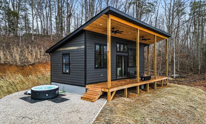 Stanton Cabina | This cabin is a 0 bedroom(s), 1 bathrooms, located in Stanton, KY.