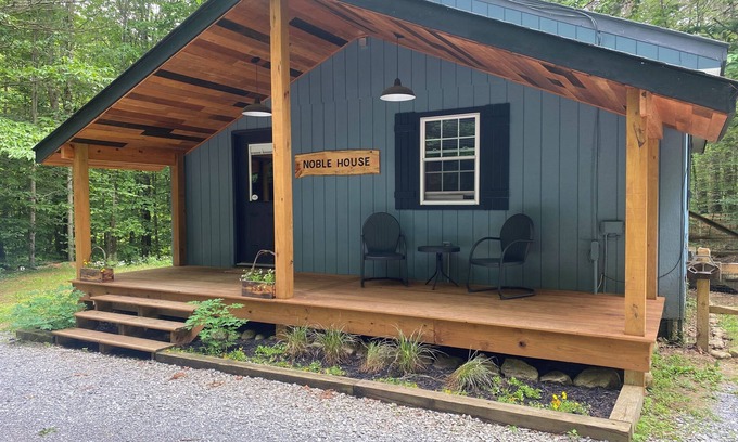 Middle Grove Cabina | This cabin is a 1 bedroom(s), 1 bathrooms, located in Middle Grove, NY.