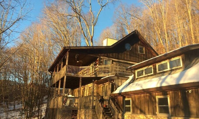 Mars Hill Cabina | This cabin is a 2 bedroom(s), 1 bathrooms, located in Mars Hill, NC.