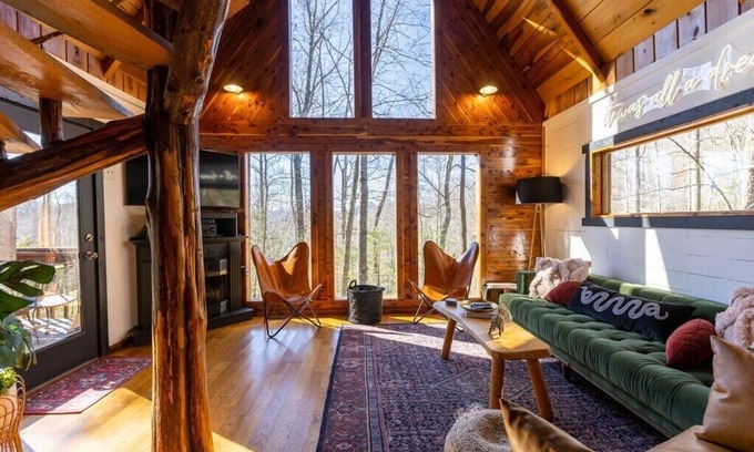 Stanton Cabina | This cabin is a 2 bedroom(s), 2 bathrooms, located in Stanton, KY.