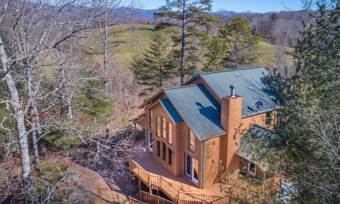Marble Cabina | Beautiful, quiet & secluded 3 Bedroom 3.5 Bath country cabin in Cherokee County, NC