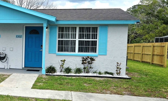 Port Richey Casa | This centrally located unit offers full kitchen and washer-dryer machine.