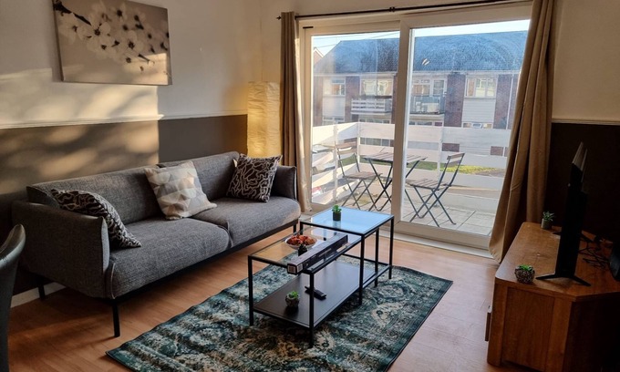 Harlington Casa | This charming house with balcony