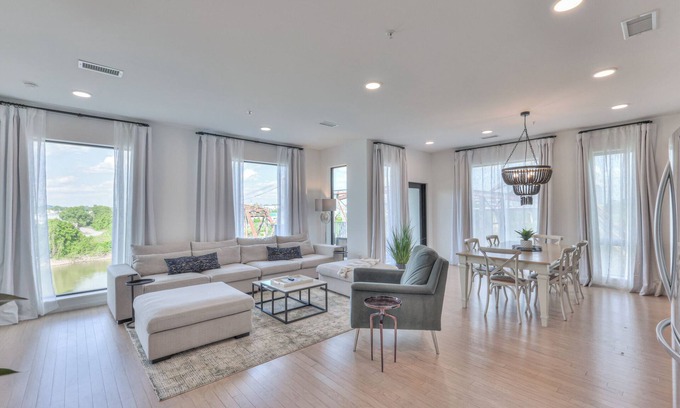 North Capitol Condominio | This condominium is a 3 bedroom(s), 2.5 bathrooms, located in Nashville, TN.