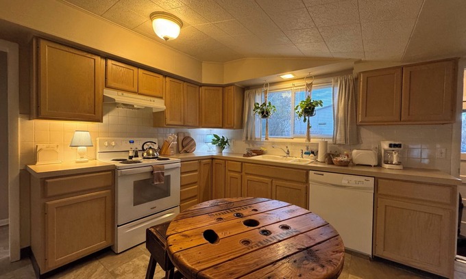 Sheridan Cabaña | This cottage is a 2 bedroom(s), 1 bathrooms, located in Bighorn, WY.