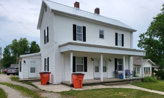 Shelbyville Apartamento | This cozy, furnished apartment is perfect for the traveling professional.