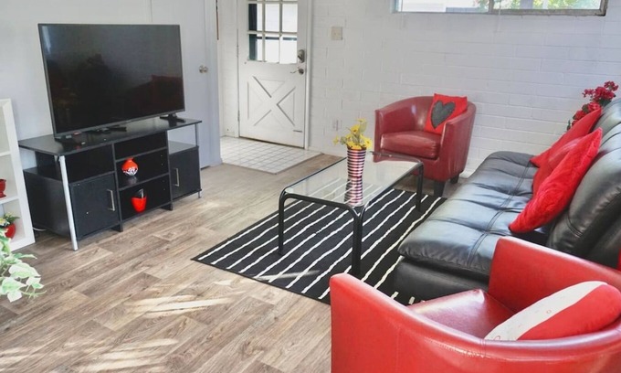 Lower Avenues Apartamento | This fourplex is a 1 bedroom(s), 1 bathrooms, located in Salt Lake City, UT.
