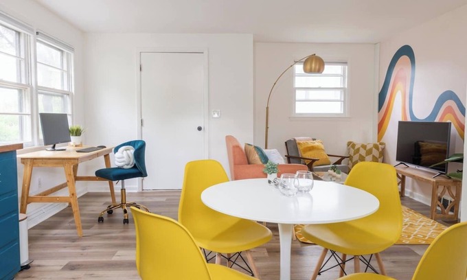 Lincoln Park Casa | This guest house is a 1 bedroom(s), 1 bathrooms, located in Kingston, NY.