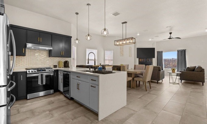 Biggs Field Casa | This home is stylish and filled with every ammenity