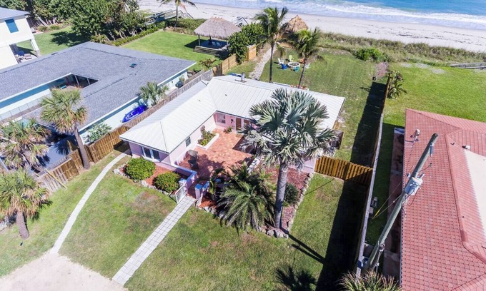 Ocean Shores Casa | This house is a 2 bedroom(s), 2 bathrooms, located in Indialantic, FL.