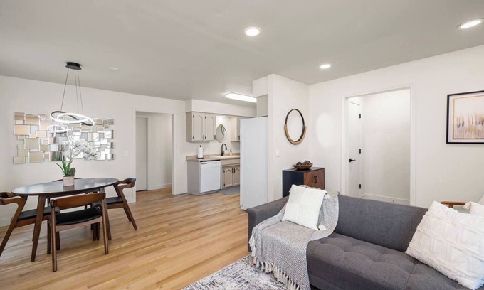 Brookline Station Casa | This house is a 2 bedroom(s), 1 bathrooms, located in Springfield, MO.