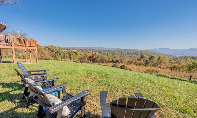 Blacksburg Casa | This house is a 2 bedroom(s), 3 bathrooms, located in Blacksburg, VA.