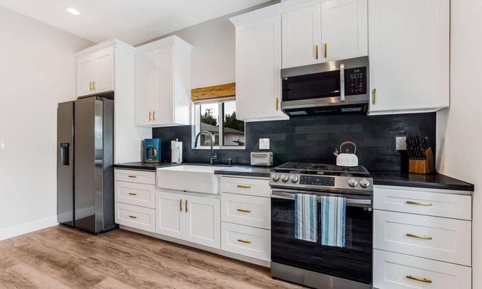 Camarillo Casa | This house is a 2 bedroom(s), 2 bathrooms, located in Camarillo , CA.