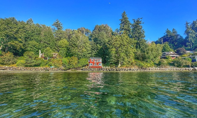 South Colby Casa | This house is a 2 bedroom(s), 1 bathrooms, located in Vashon, WA.