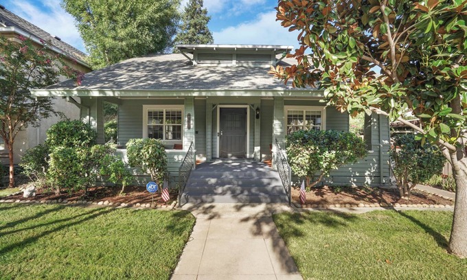 Lodi Casa | This house is a 2 bedroom(s), 2 bathrooms, located in Lodi, CA.