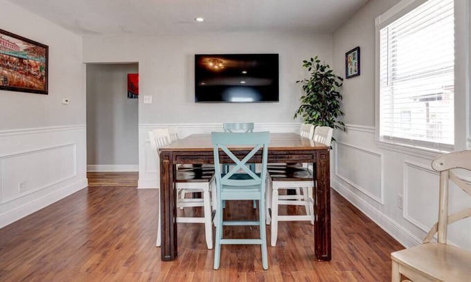 Broadmoor Casa | This house is a 3 bedroom(s), 2 bathrooms, located in New Orleans, LA.