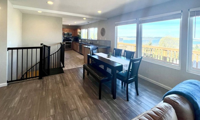 North Bend Casa | This house is a 3 bedroom(s), 2 bathrooms, located in North Bend, OR.