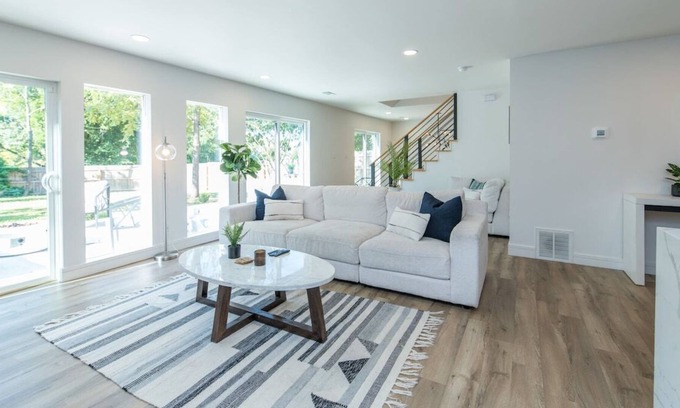 Lexington Casa | This house is a 3 bedroom(s), 2 bathrooms, located in Lexington, KY.