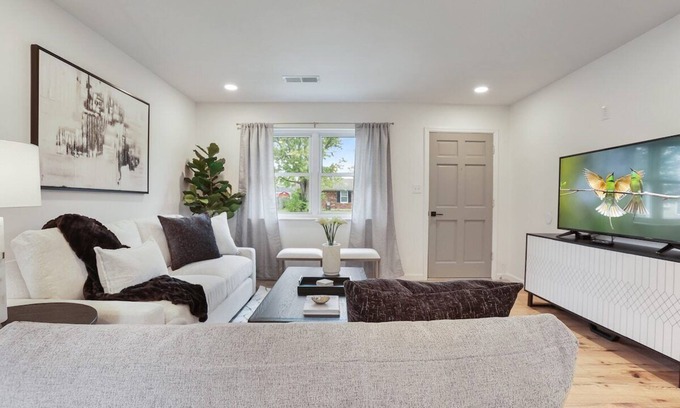 Lexington Casa | This house is a 3 bedroom(s), 1 bathrooms, located in Lexington, KY.