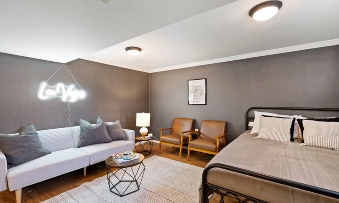 Lexington Casa | This house is a 3 bedroom(s), 2 bathrooms, located in Lexington, KY.