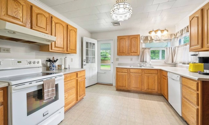 Marlinton Casa | This house is a 3 bedroom(s), 1 bathrooms, located in Marlinton, WV.