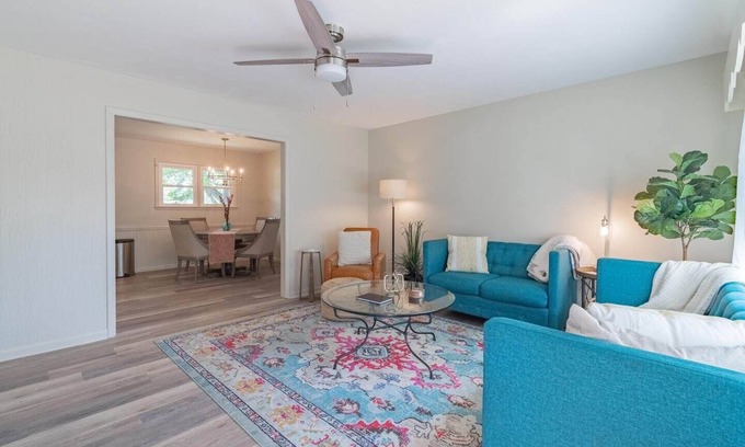 Gas City Casa | This house is a 3 bedroom(s), 1.5 bathrooms, located in Gas City, IN.