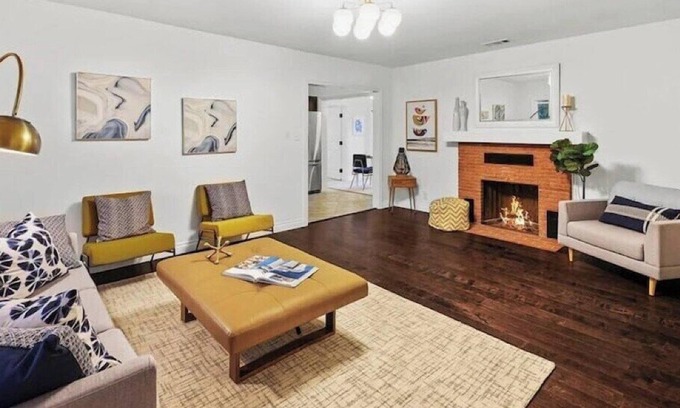 Crescenta Highlands Casa | This house is a 3 bedroom(s), 3 bathrooms, located in Glendale, CA.