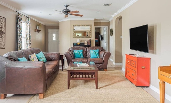 Boerne Casa | This house is a 3 bedroom(s), 2 bathrooms, located in Boerne, TX.
