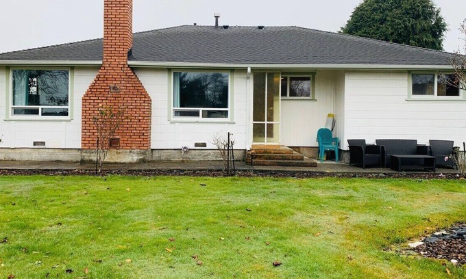 McKinleyville Casa | This house is a 3 bedroom(s), 2 bathrooms, located in McKinleyville, CA.
