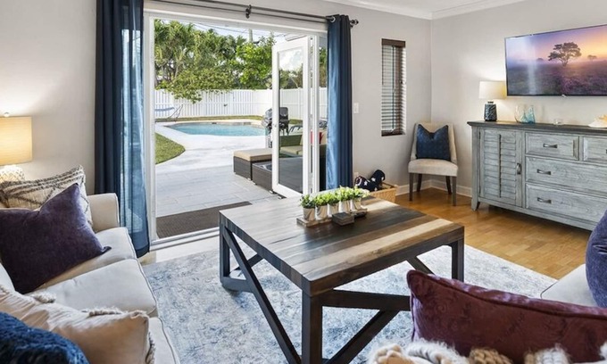 South Corals Casa | This house is a 3 bedroom(s), 2 bathrooms, located in Oakland Park, FL.