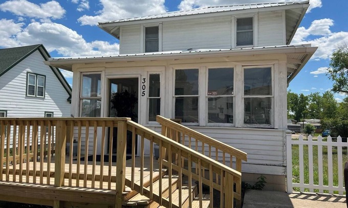 Fort Pierre Casa | This house is a 4 bedroom(s), 3 bathrooms, located in Fort Pierre, SD.