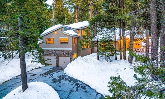 Dogwood Mountain Casa | This house is a 4 bedroom(s), 3 bathrooms, located in Shaver Lake, CA.