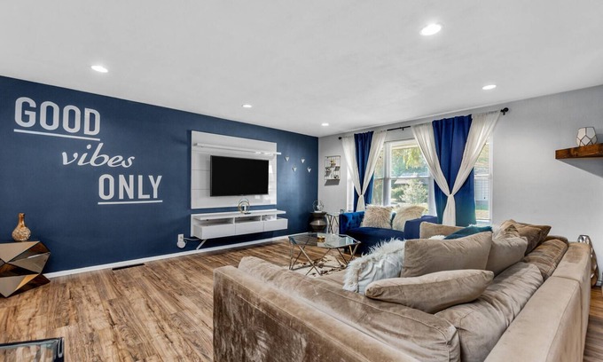 Belleville Casa | This house is a 4 bedroom(s), 3 bathrooms, located in Belleville, IL.