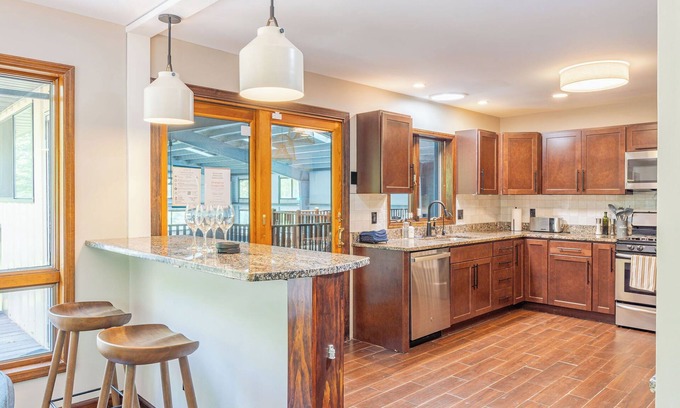 Kingston Casa | This house is a 4 bedroom(s), 3 bathrooms, located in Kingston, NY.