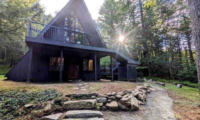 Jamaica Casa | This house is a 4 bedroom(s), 2.5 bathrooms, located in Jamaica, VT.