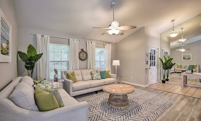 Bloomingdale Casa | This house is a 4 bedroom(s), 2 bathrooms, located in Valrico, FL.