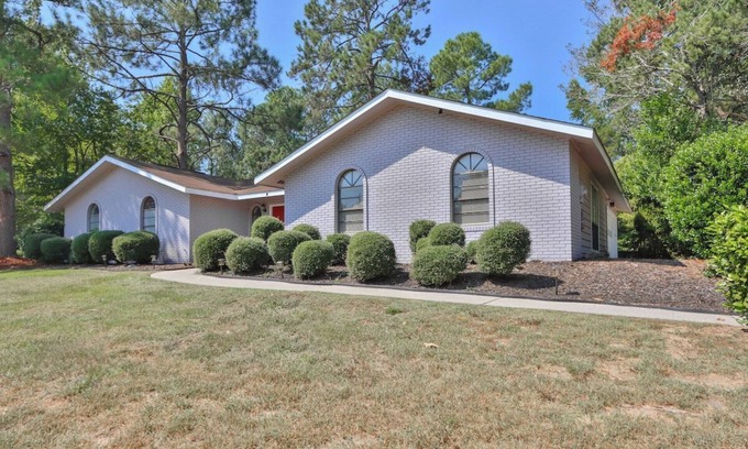 Warner Robins Casa | This house is a 4 bedroom(s), 2 bathrooms, located in Warner Robins, GA.
