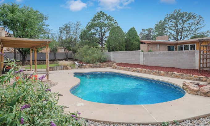 Paradise Hills Civic Casa | This house is a 5 bedroom(s), 3.5 bathrooms, located in Albuquerque, NM.