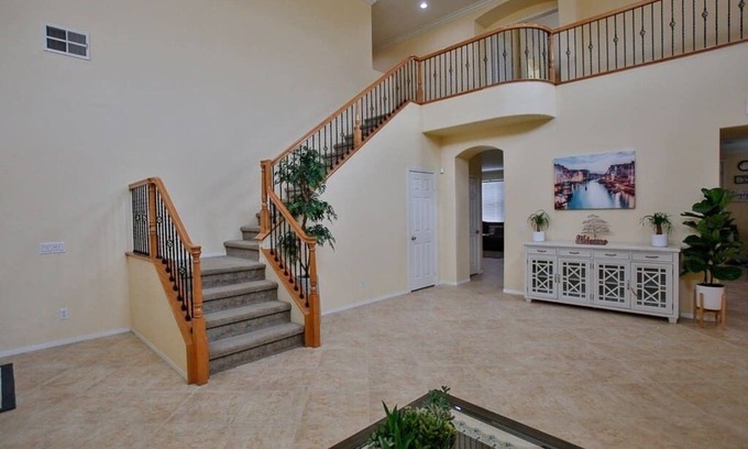 Eastvale Casa | This house is a 5 bedroom(s), 3 bathrooms, located in Eastvale , CA.