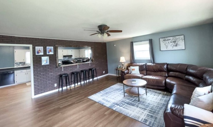 Stanton Casa | This house is a 5 bedroom(s), 2 bathrooms, located in Stanton, KY.