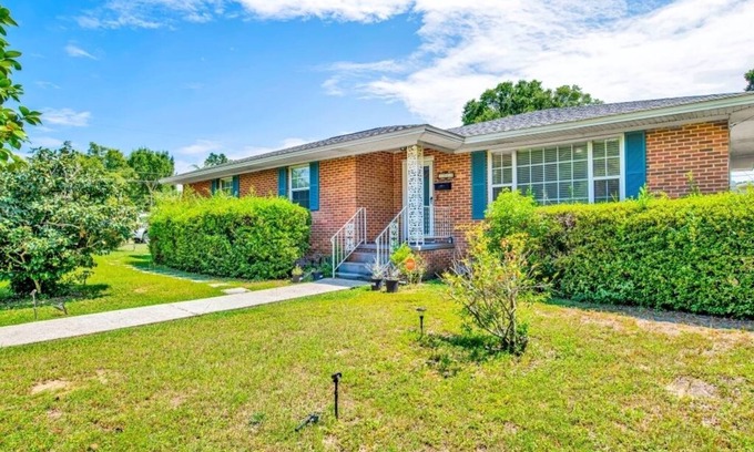 East Pensacola Heights Casa | This house is a 6 bedroom(s), 3 bathrooms, located in Pensacola, FL.