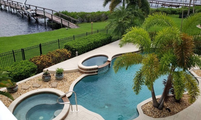 Gulf Cove Casa | This house is a 6 bedroom(s), 4.5 bathrooms, located in Port Charlotte, FL.