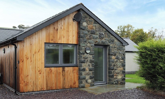 Llanuwchllyn Cabaña | This immaculate cottage with hot tub will not disappoint.