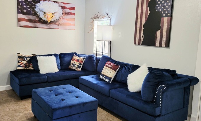 Lackland AFB Casa | This is a cozy Military/USA themed home by Lackland AFB . 4 Bedroom, 1 Bath.